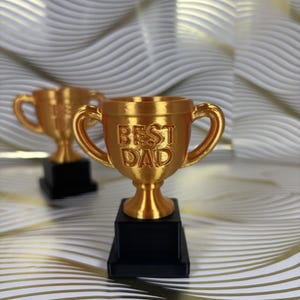 Trofeum dla taty wydrukowane w 3D | Pamiątkowa dekoracja biurka na Dzień Ojca