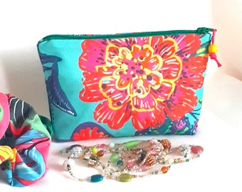 Small makeup bag in waterproof floral fabric