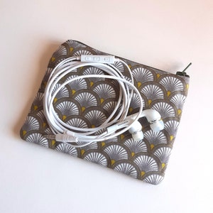 pochette pour écouteurs téléphone