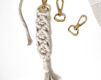 Macrame keychain pendant | Gift for girlfriend | Christmas gift | Gift for sister | Handmade | Accessories | Handcrafted