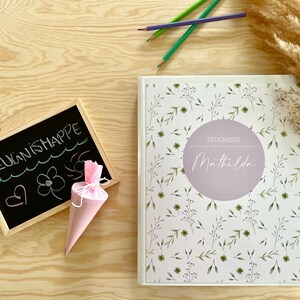 Classeur à anneaux pour certificats personnalisé avec noms et fleurs en rose avec 10 couvertures | Cadeau pour la rentrée scolaire Certificats du 1er jour de scolarité
