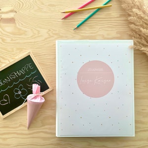 Classeur à anneaux pour certificats personnalisé avec nom et pois en rose comprenant 10 couvertures | Cadeau pour l'inscription à l'école 1er jour d'école Certificat Certificats