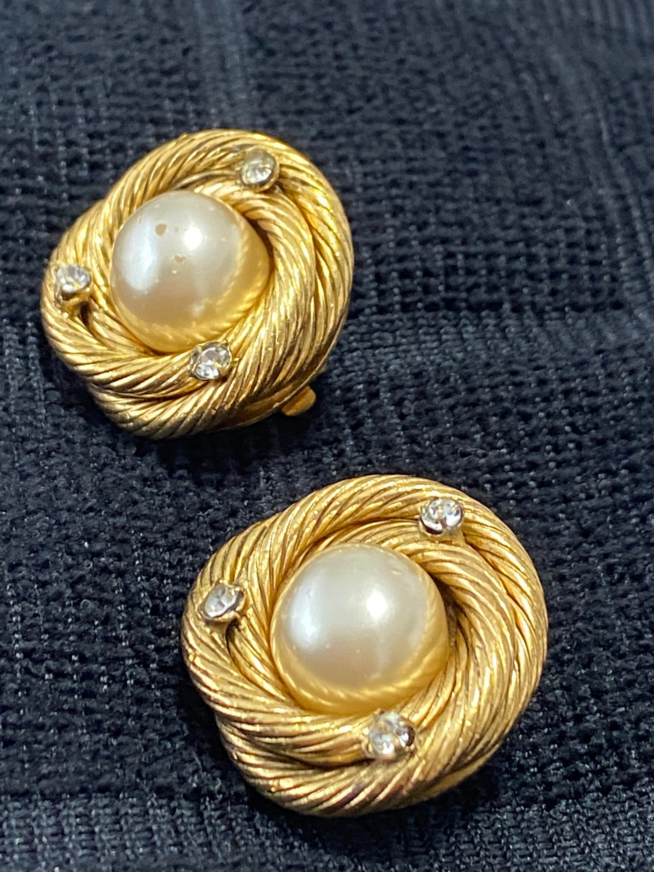 Vintage Chanel Pearl and Rhinestones Gold Tone 