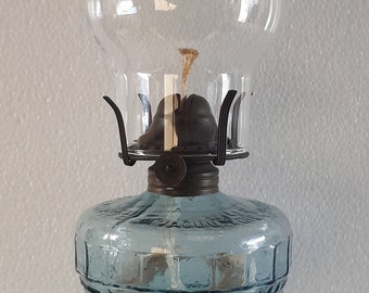 Lámpara de aceite de queroseno de vidrio azul vintage de principios del siglo XX Vacuum Oil Company