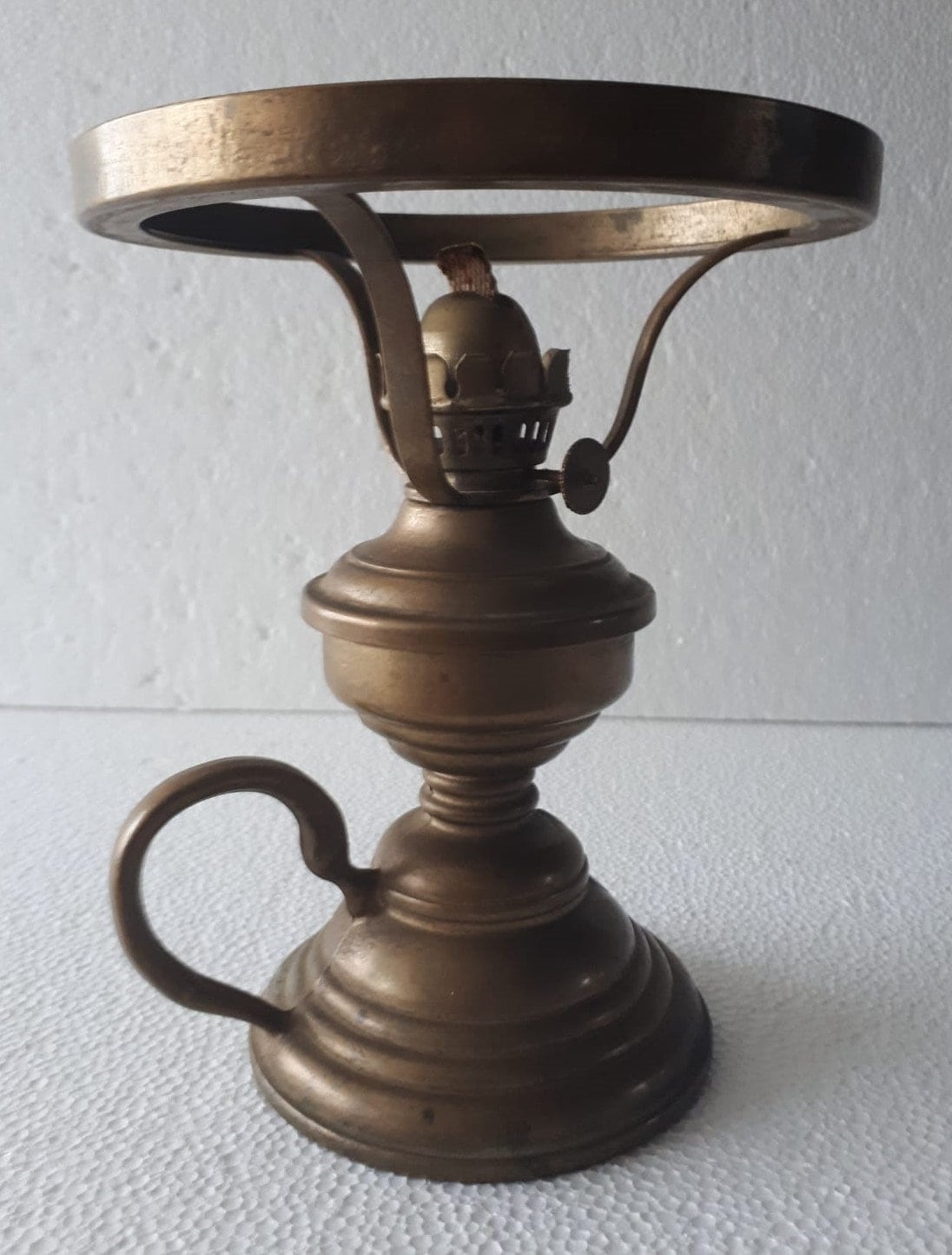 Lámpara de aceite de queroseno de latón de mano vintage
