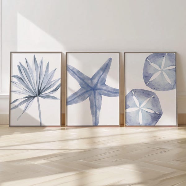 Juego de 3 impresiones de arte costero en acuarela, con hojas de palmera, estrellas de mar y dólares de arena, impresiones playeras, póster de vida marina, obra de arte náutico.