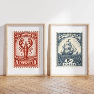 Vintage Briefmarken Wand Kunst Set | Maritimer Hummer & Schiff Druck | Retro Reise Poster Digitaler Download, Küstenstrand Haus Dekor Duo