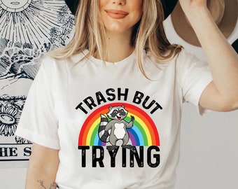 Lustiges Waschbär Shirt: Trash Panda Rainbow Graphic Tee