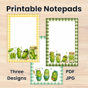 以下が含まれることがあります： ピクルスのイラストが描かれた3種類の印刷可能なメモ帳。黄色、緑色、薄緑色のギンガムチェックの縁取りがあります。デザインには、瓶に入ったピクルス、サングラスをかけたピクルス、料理をしているピクルスなどが含まれています。