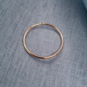 HALO MINI 1,5 mm Stapelring / Ehering - 9k Gold - Handgemacht