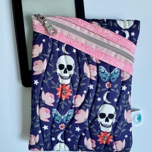 Halloween eReader Kindle Book Sleeve Handmade Padded Quilted with Zipper