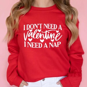 Eu não preciso de uma camiseta do Dia dos Namorados, preciso de uma soneca, camiseta engraçada do Dia dos Namorados, ideia de presente para o Dia dos Namorados, camiseta personalizada do Dia dos Namorados, presente fofo
