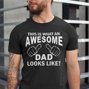 Awesome Dad Shirt, This Is What An Awesome Dad Looks Like T-shirt, Father&#39;s Day Gift, Dad Shirt, Gift for Daddy, Fathers Day Shirts