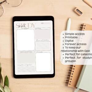 Pode incluir: Um guia de estudo digital exibido em um tablet preto. O guia apresenta seções para os destaques principais, mensagem-chave, temas e doutrinas, experiências e significado, comunidade e aplicação. O texto no tablet diz "Study".