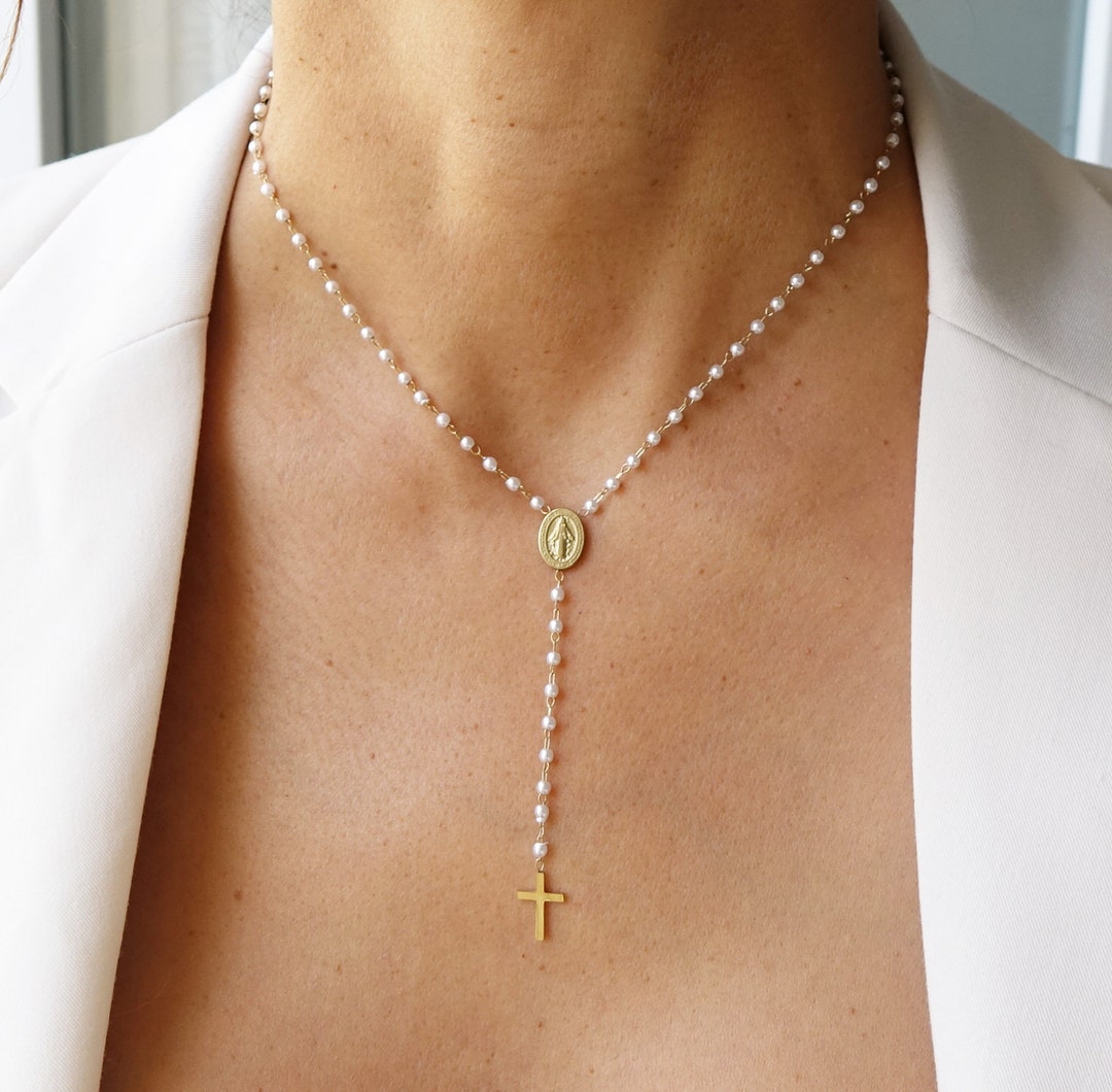 Collier Fantaisie Femme - Perles Nacrées Avec Médaillon Doré Ciselé Et Brillants - Occasion