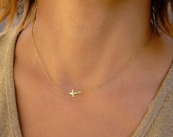 Collier croix à l'horizontale doré ou argenté, bijou religieux, collier chrétien, collier tendance