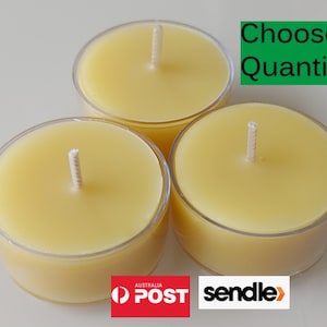 Puede incluir: Tres velas de té amarillas en recipientes de vidrio transparente con mechas blancas. Elige la cantidad.