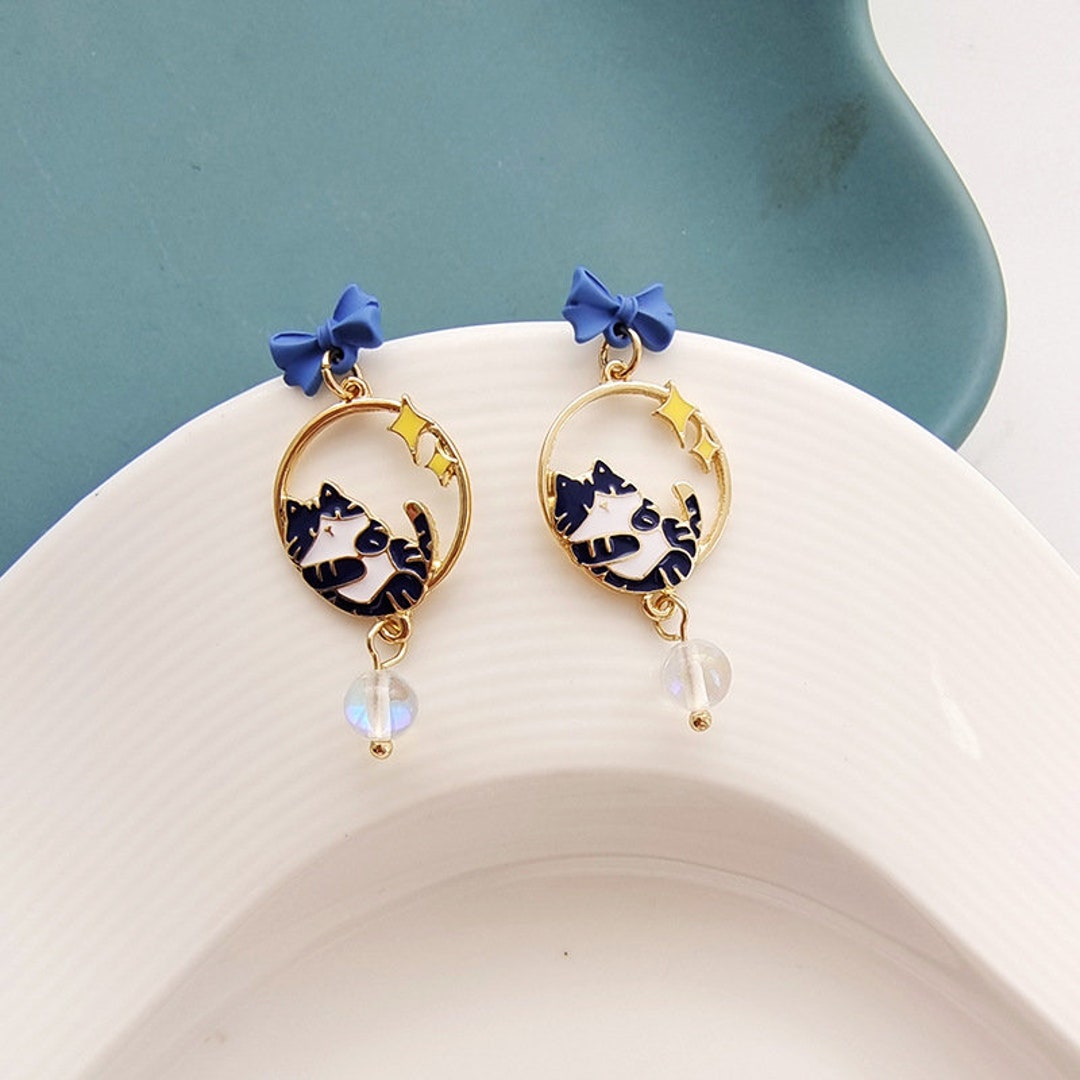 SHIGIE Christmas Cat Earrings - Cute Grey Kitten With Santa Hat, Acrylic Dangle Jewelry