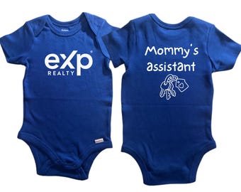 T-shirt enfant assistant de papa, maman et maman d'Exp Realty : vêtements de marketing immobilier, vinyle.