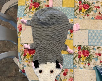 Pattern for crochet opossum grocery bag holder