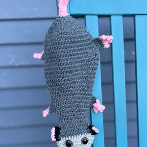 Pattern for crochet opossum grocery bag holder