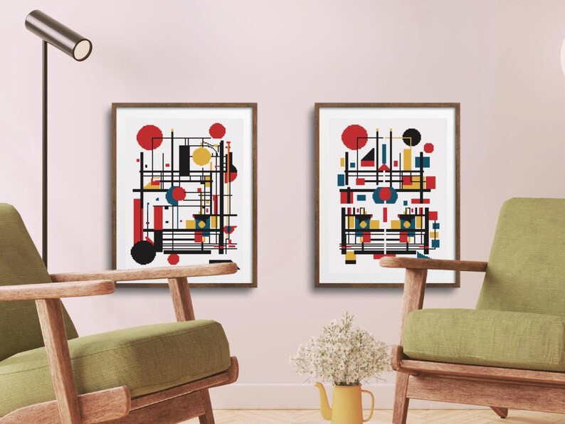 K&ouml;nnte beinhalten: Zwei gerahmte Wandkunstdrucke mit abstrakten geometrischen Kompositionen. Jeder Druck zeigt einen wei&szlig;en Hintergrund mit einer strukturierten Anordnung aus schwarzen Linien, roten Kreisen, gelben Rechtecken und blauen Quadraten.