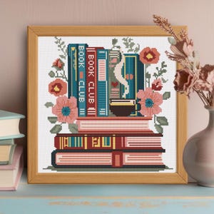 Klub książki haft krzyżykowy pdf, wzór ilustrowany Kawa i książki z kilkoma kolorami, grupa czytelnicza funky xstitch cyfrowa tabela do pobrania
