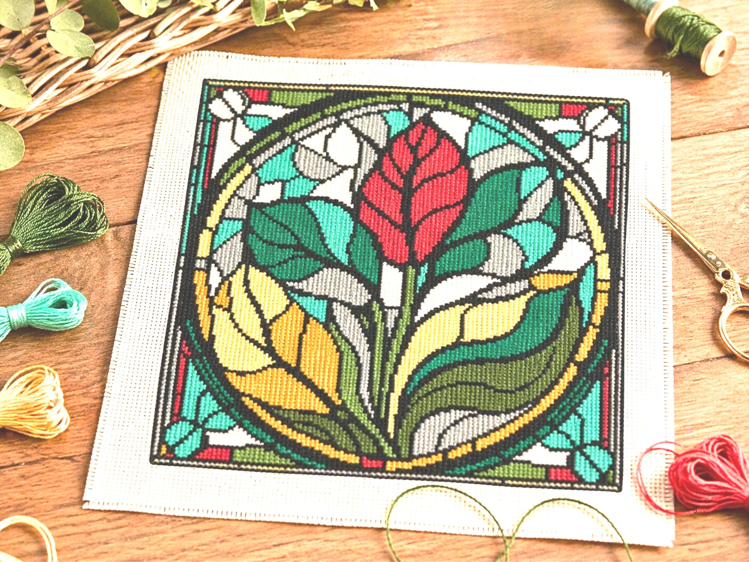 ステンドグラスのクロスステッチパターン：抽象的な花の刺繍（PDF
