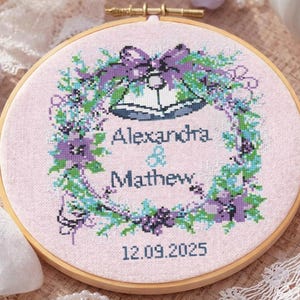 Anpassningsbart korsstygnsmönster för bröllop: Blomsterkrans (PDF direktnedladdning)