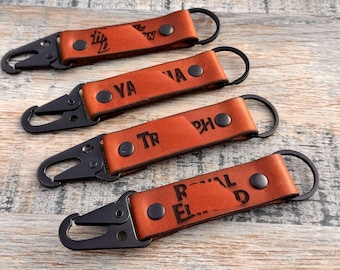 Leren sleutelhanger met gepersonaliseerd motorlogo: handgemaakte motorsleutelhanger