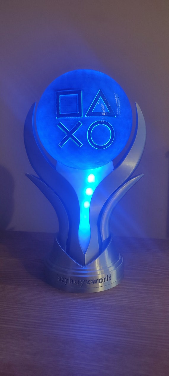 Lampada trofeo platino 3D per PlayStation 5, luci LED RGB, edizione  speciale -  Italia