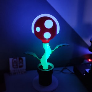 Super Mario Bros Piranha Pflanzenlampe, LED Schreibtischleuchte RGB und Wi-Fi Version, Nintendo Sammlerstück, 38 cm hoch