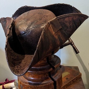 Sombrero pirata desgastado marrón oscuro, disfraz del Festival Renacentista de Brixham