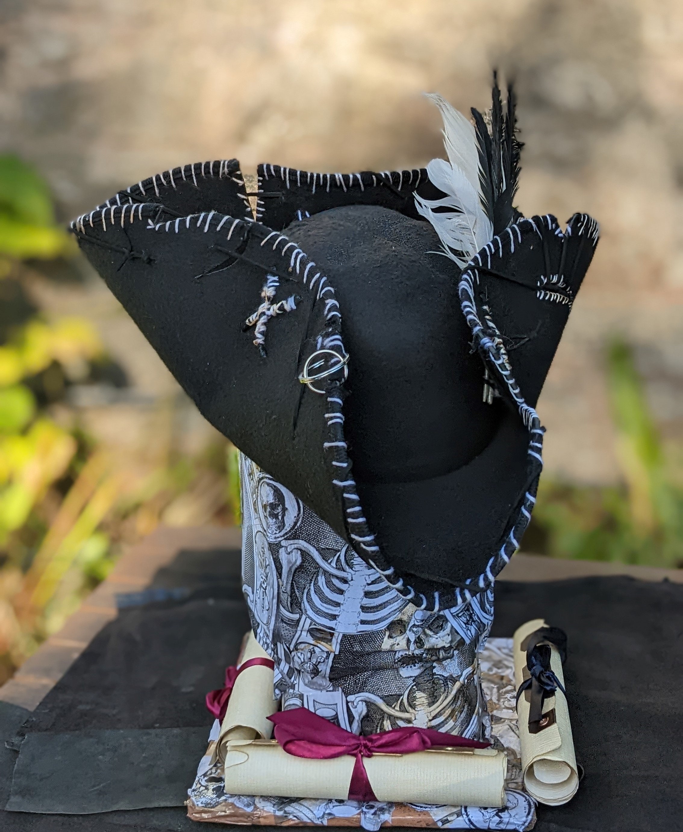 Brazen Pirate Hat - the Night Walker of the Tides Tricorne Brazen Pirate Hat - the Night Walker of the Tides Tricorne