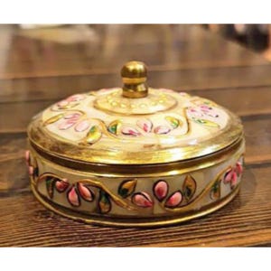Scatola vintage, fatta a mano, in ottone e madreperla, sagomata con coperchio dall'India, Vanity Box, portaoggetti in madreperla dipinta a mano