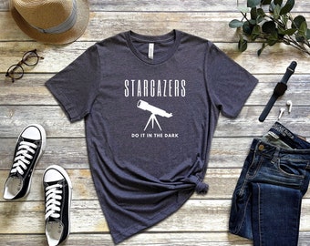 Stargazers / T-Shirt Unisex / Astronomia / Telescopio / Scuro / Stelle / Pianeti / Divertente / Super Soft / Party T-Shirt /