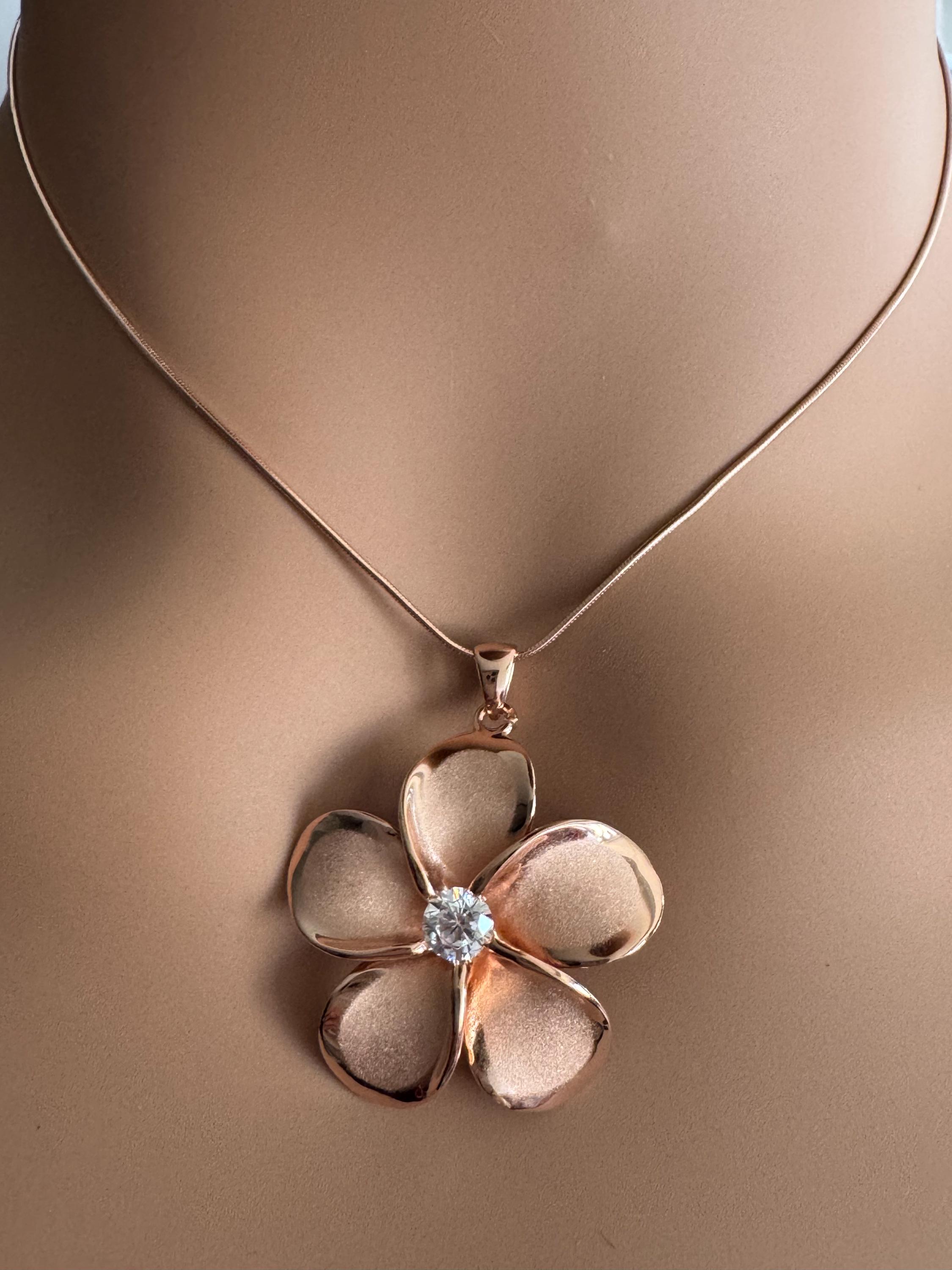 Collar Con Colgante De Plumeria De 15 Mm Y Circonita Cúbica De Plata Esterlina 925 Quilates De Estilo Hawaiano. - España