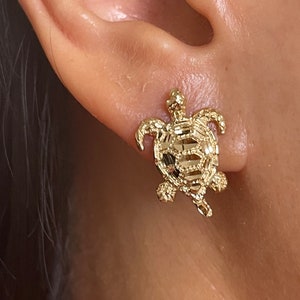 14K Solid Yellow Gold Hawaiian Sea Turtle Stud Earrings