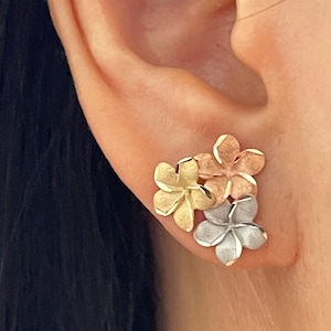 Total Weight 2.3 grams 14-Karat Solid Tricolor Gold Hawaiian 16mm Triple Plumeria Flowers Stud Earrings Diamond Cut on the Edges