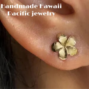 Handcrafted 14 Karat Solid Yellow Gold Hawaiian 10mm Plumeria Flower Stud Earrings
