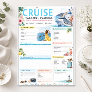 Peut inclure: Une feuille de planification de croisière imprimée avec des sections pour les points forts du voyage, l'itinéraire, les excursions, les listes de bagages, le journal quotidien et le suivi budgétaire. Le design présente des illustrations à l'aquarelle d'un navire, de fleurs tropicales, d'un phare et d'une personne en robe jaune sur un pont.