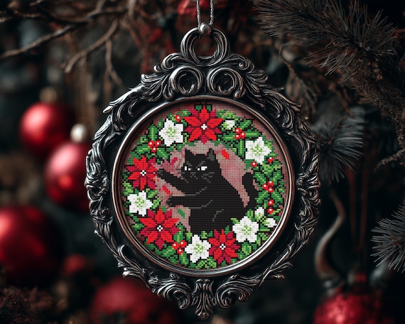 不機嫌なリース攻撃猫のクリスマスオーナメントクロスステッチパターン