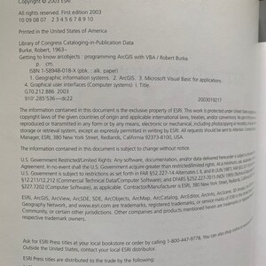 Peut inclure: Une page du livre intitul&eacute; "Getting to know arcobjects: programming ArcGIS with VBA" de Robert Burke. Le livre a &eacute;t&eacute; publi&eacute; en 2003 par ESRI Press. Les informations sur les droits d'auteur, l'ISBN et les donn&eacute;es de catalogage de la Library of Congress sont incluses.