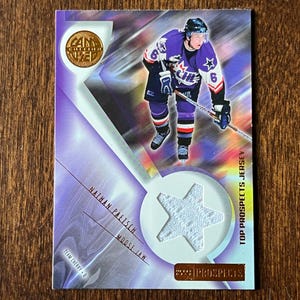 Op de afbeelding: Een hockey trading card met Nathan Paetsch van het Moose Jaw team. De kaart heeft een paars en wit ontwerp met een ster grafiek en de tekst "TOP PROSPECTS JERSEY". De speler draagt een paars shirt met nummer 6.