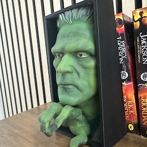 Frankenstein Book Nook | Horror Bookshelf Insert | Gothic Book Lover Decor | Creepy Bookend | 3D Printed PLA, Hand-Painted