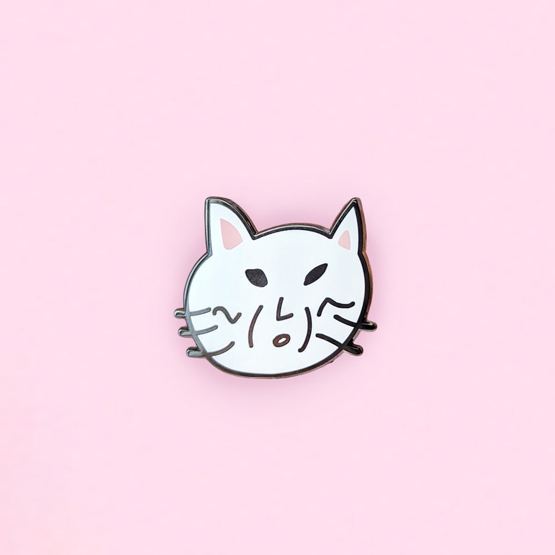 Stray Kids Leeknow KITTY JUREUMI Pin image 1