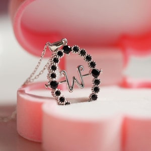 Collier initiale, collier Talisman rotatif, collier Morticia, collier initiale, collier en argent sterling 925