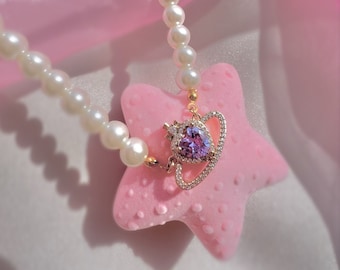 18k vergulde, handgemaakte parel en zirkonia paarse Saturnus ketting choker - Sparkly
