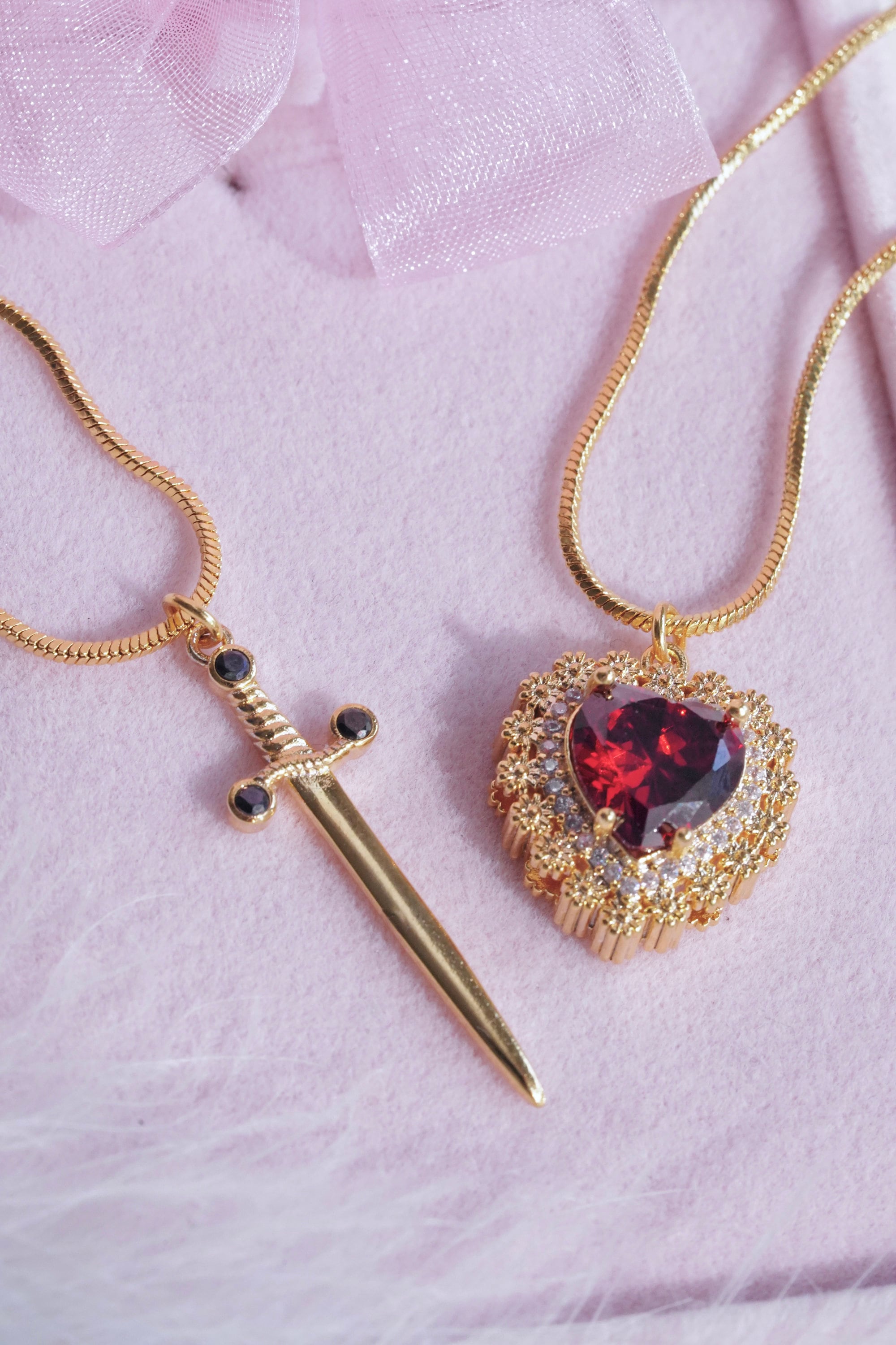 Heart and Sword Necklace, Heart Sword Necklace, Couple Necklace, Sword Heart Pendant Necklace, Matching Necklace You're in My Heart, Jewellery Gifts for Couples, Women and Men (Gold