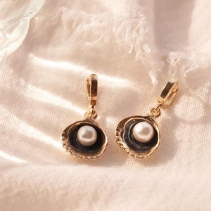 Clam Oyster Shell Earrings Ocean Inspired Jewellry Beachy Vibes Pearl Earrings